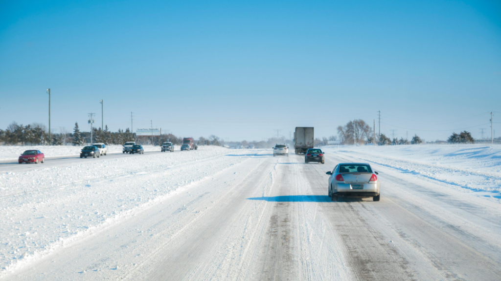 I-pericoli-del-ghiaccio-sulle-strade-1024x576